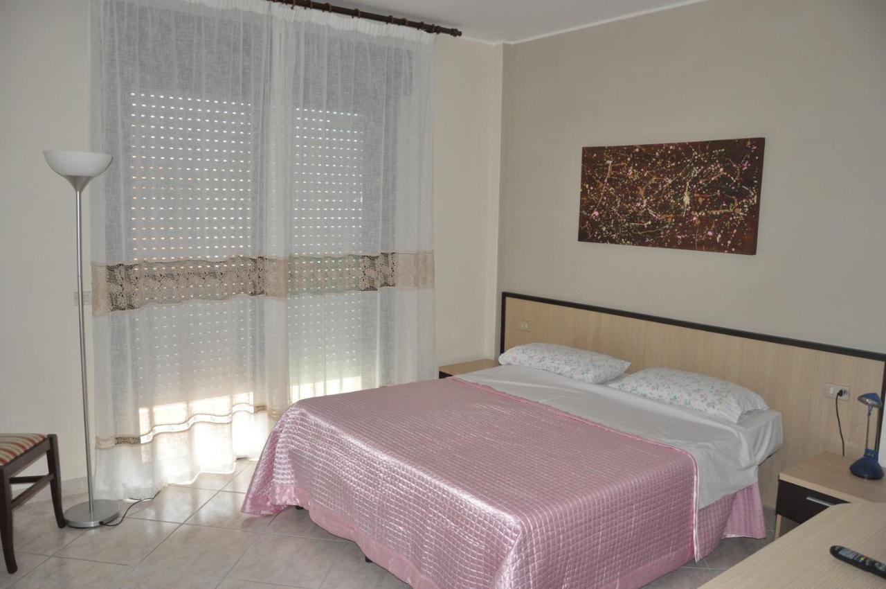 بيسكارا Bed & Breakfast Oasi الغرفة الصورة
